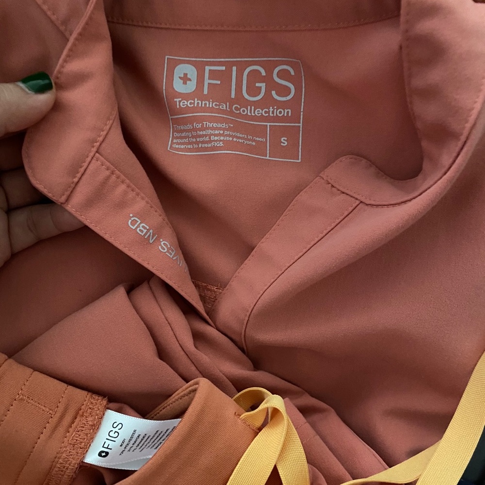 Figs coral SET